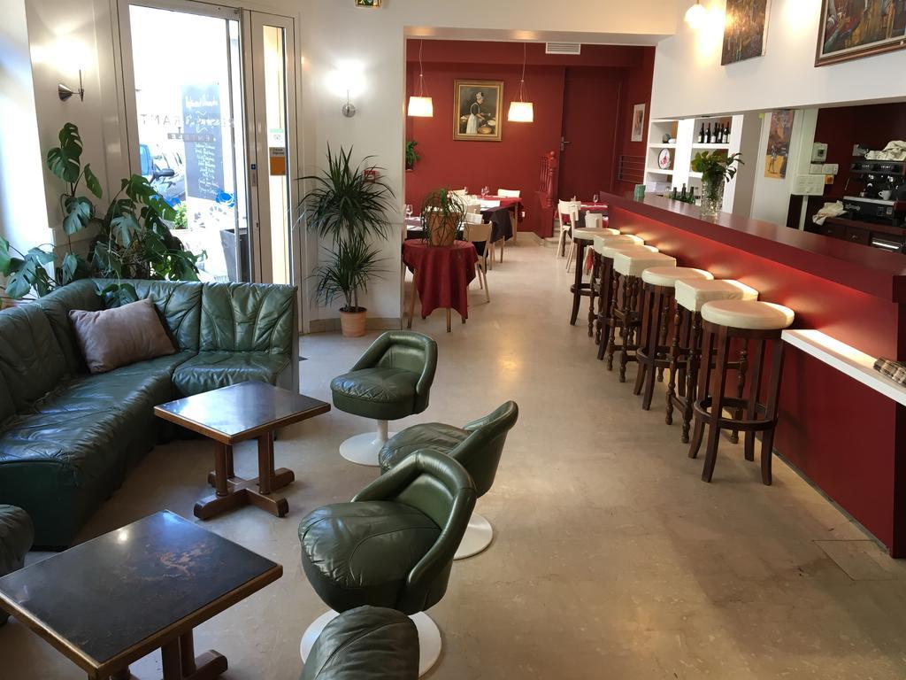 Hotel Restaurant Les Oceanides Concarneau Bagian luar foto